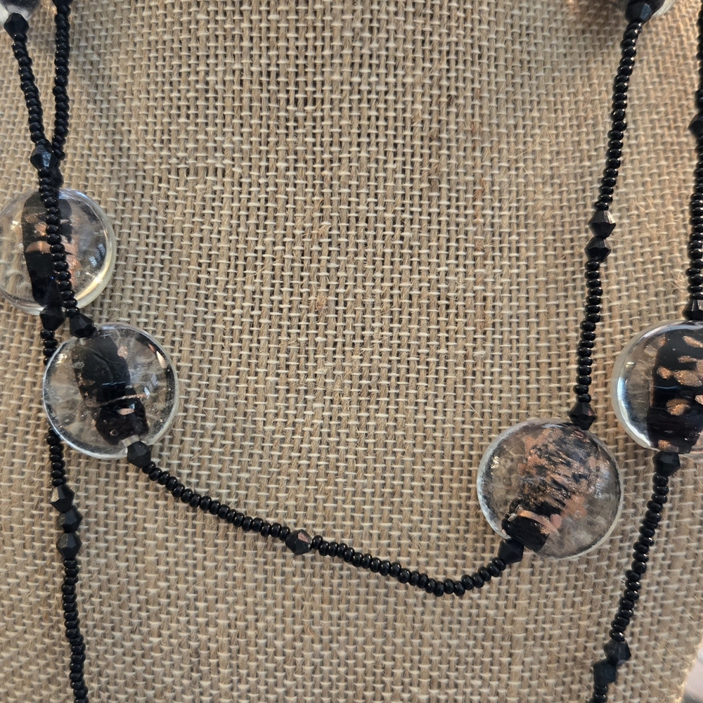 Elegant Black and Gold Beaded Necklace - Picture 4 of 4